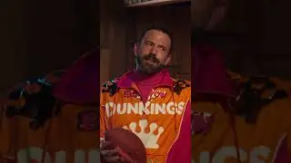 Tom Brady nearly kills Ben Afleck throwing football to him