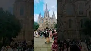 This is how crowded in Barcelona  - Barcelona Cathedral.