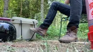 Doomy meditation with foot tapping