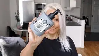 DARK ROOTS WITH MARIA NILA COLOUR REFRESH BLACK IN BLOND HAIR