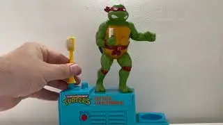 Toys in the bedroom - vintage Turtles talking toothbrush - 90's TMHT TMNT collectible #toy #retro