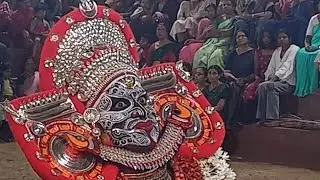 നങ്ങോലത്ത് ഭദ്രകാളിയുടെ കണ്ണാടി നോക്കൽ|കോലധാരി:നിധീഷ് പെരുവണ്ണാൻ|#kannur #malayalam #theyyam