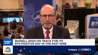 Bill Smead: Buffett is playing defense right now and people are wondering why he's hoarding cash