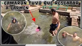 Enseñandoles a nadar las Bichas nuevas. Angy se burla de ellas al verlas como le hacen