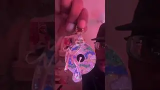 Un Kasa justifies his Roc-A-Fella chain by name-dropping the entire Roc 💎🍾💿⛓️