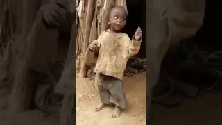 Criancinha na &Aacute;frica Dan&ccedil;ando feliz #shorts