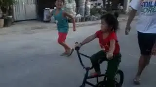 Eirum learns to bike