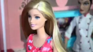 Barbie Leticia dando Banho na Bebe no Dia Do Batizado!!! Em Portugues Parte 53 Tototoykids