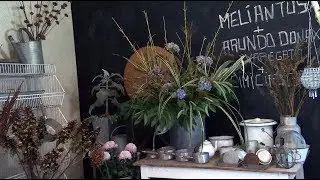 Arreglo floral de invierno en tonos crema, verde y azul - Decogarden - @Jardinatis