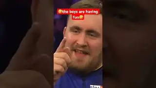 Littler & Humphries laughing on stage😬Premier League Darts Luke live Dart #darts #live