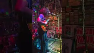 @Desftony live 12/12/2025 Dizzy on vinyl Long Beach California, TURBO goodby show. ❤️