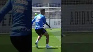 Casemiro goal no look