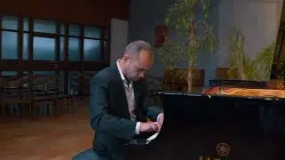 François-Xavier Poizat plays 