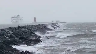 Irish Ferries, WB Yates arrives in Dublin during Storm Jorge - Unravel Travel TV