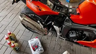 BMW K1300S &ndash; Kompleksowa wymiana oleju i filtra | Jak to zrobić krok po kroku