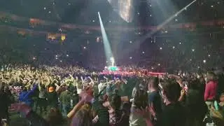 Lady Gaga invites a little kid on stage 