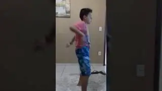 Moleque  dan&ccedil;ando PPA ESQUECEU DO EX