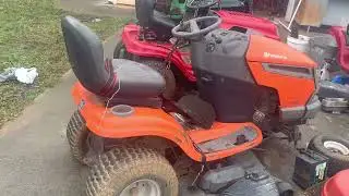 RDMJ TRACTOR HUSQVARNA YTH 22V46 FUNCIONA BIEN PERO TIENE ACEITE EN PARTE BAJA DEL MOTOR