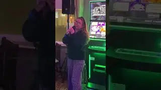 Emma - Amy Winehouse -Valerie #amywinehousecover#klasskaraoke#albiongy#karaoke#supersaturday#singing