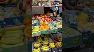 🇭🇰 $1 Fresh Squeezed Juice in Downtown Hong Kong #streetfood #foodshorts #foodie