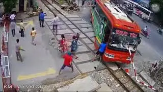 Tai nạn tại QL217 Thanh Ho&aacute;, kịch t&iacute;nh như phim h&agrave;nh động [19/8/2018]
