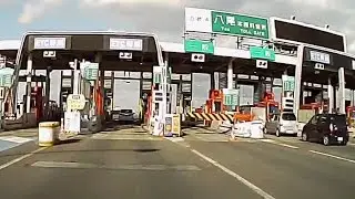 連休中の高速料金所。ETCなし車が長蛇の列　Tollgate of highway.Osaka/Japan.