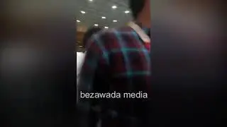 Waiter attacked ys Jagan || Ys Jagan attacked by waiter at Vizag aiport