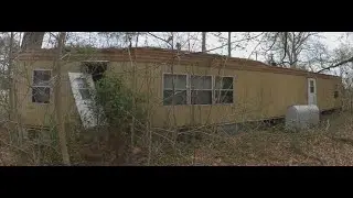 360&deg; video - Abandoned trailer home plus room