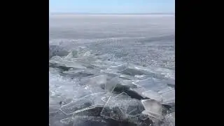 Ледяные волны на озере Верхнее, США / Ice waves on Lake Superior, USA