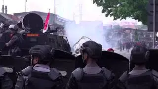 Indonesian police clash with protesters against MP salaries | REUTERS