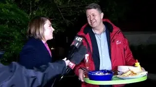 David Cunliffe offers steak to reporters outside his house