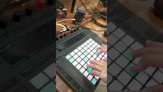 Playing chords and arpeggiator with pads and knobs on Ableton Push #ableton