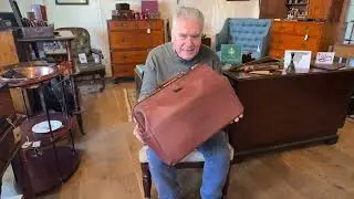 An antique  leather Square Mouth Bag