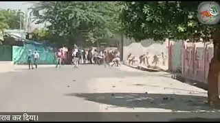 Hathras case: Stone pelting agra आगरा में पुलिस पर पथराव