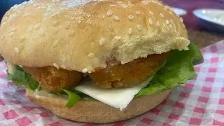 McDonald&rsquo;s Style Chicken Burger | Crispy Chicken Burger Recipe | Saima&rsquo;s Kitchen