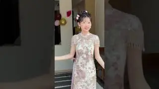 Backless, floral embroidery pink midi Qipao.    Credit to Xiaohongshu:@ 7402009909