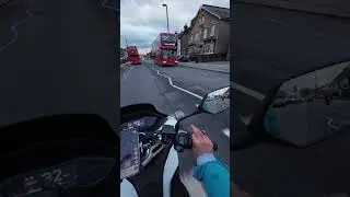 🔥 Crazy Motorcycle Ride: Overtaking Cars in HEAVY Traffic! 🔥