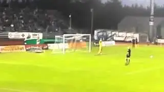 Penalty de Jimmy Roye pour le but &eacute;galisateur 2-2 lors du match Niort-Cr&eacute;teil du 06-05-2016