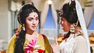 राजकुमारी होते हुए एक लुटेरा के गुणगान गए रहे हो? Best Bollywood Classic Movie Scene | Suraj