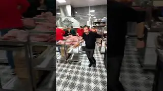 Я бегу, чтобы еда не остыла!