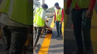 हाइवे पर Yellow Line Marking 🚧 | Road Work in Action