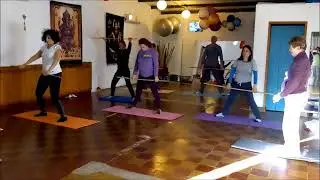 Serie de yoga con elementos. Cañas - Bastones