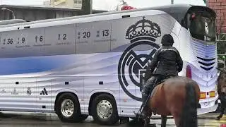 Llega el autob&uacute;s del real Madrid al estadio Santiago Bernab&eacute;u partido contra el rayo vallecano 
