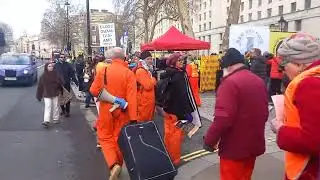 Демонстрация крайне левых против действий США в Венесуэле