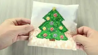 DIAMOND DOTZ&reg; Pillows