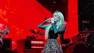 Avril Lavigne - Sk8er Boi [Live @ Orillia, ON // 30.04.2022]