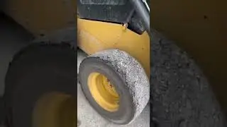 That&rsquo;s not good&hellip; #mechanic #oops #skidsteer #broken