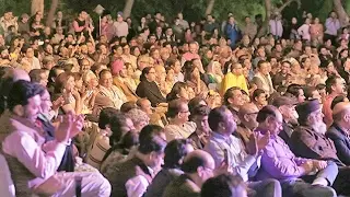 Funny poetry mazaya mushaira=about uk desi people's life.amazing and beautiful words