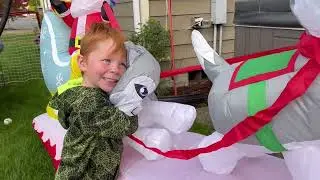 Adorable Christmas inflatable Santa and huskies outdoor decor Amazon review LIKE AND SUBSCRIBE!!