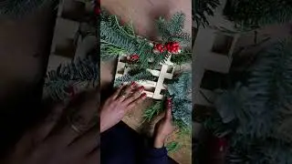 Rustic Christmas Decor: DIY Pine Wreath with Crate #DIY #DIYproject #DIYdecor #DIYhomedecor